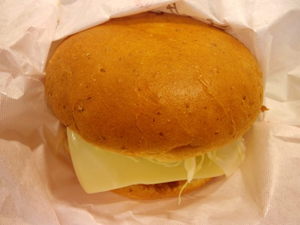 ケンタッキーゴーダチーズの海老カツサンド2.JPG
