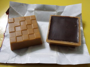 チロルチョコキャラメルナッツ2.JPG