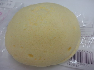 ヤマザキふわふわスフレイチゴミルククリーム2.JPG