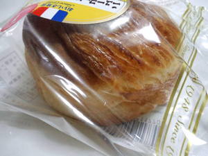 ヤマザキニューヨーロッパ風クリームパン2.JPG