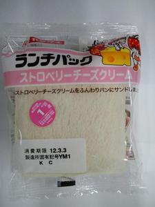 ヤマザキランチパックストロベリーチーズクリーム.JPG