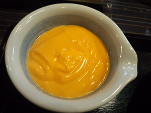 三ツ矢堂製麺Wチーズつけ麺のチーズソース.JPG