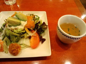 卵と私サラダとスープ.JPG